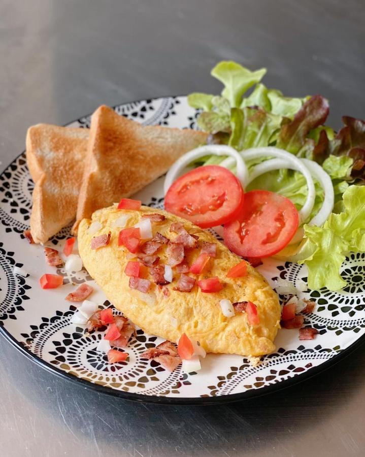 Enjoy'S Beach House & Cafe' Ban Karon 외부 사진