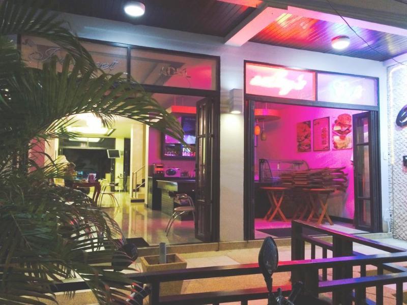 Enjoy'S Beach House & Cafe' Ban Karon 외부 사진